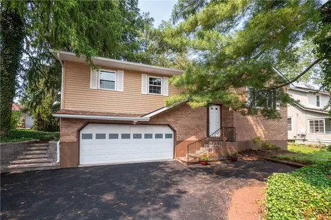 707 W State St, Coopersburg, PA 18036