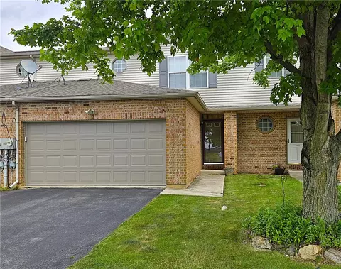 6668 Pioneer Dr, Macungie, PA 18062
