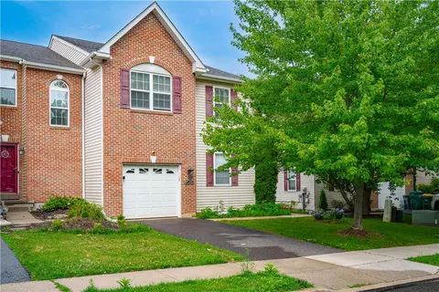 7073 Hunt Dr, Macungie, PA 18062