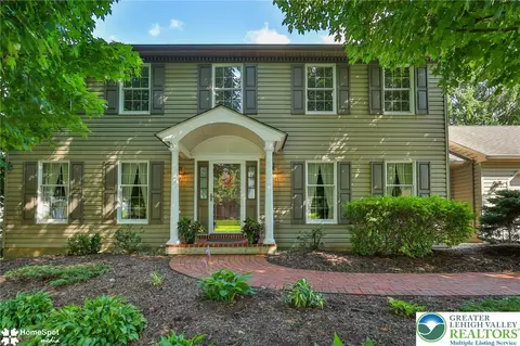 2205 N Pewter Dr, Macungie, PA 18062