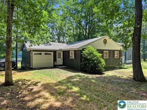 4203 Forest Dr, Kunkletown, PA 18058