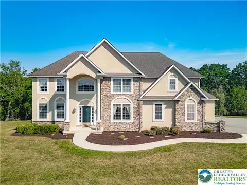 3940 Whitetail Ct, Schnecksville, PA 18078