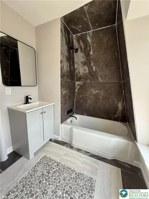 Bath - 720 Park St, Fullerton, PA 18052 photo 1 of 6
