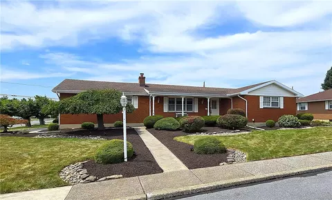 3203 Parkview Dr, Hokendauqua, PA 18052