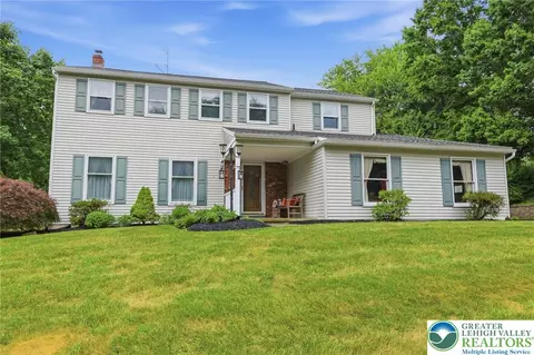5712 Nina Cir, Coopersburg, PA 18036