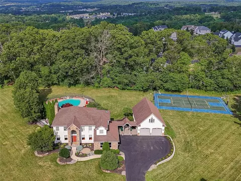 6301 Oakwood Cir, Coopersburg, PA 18036