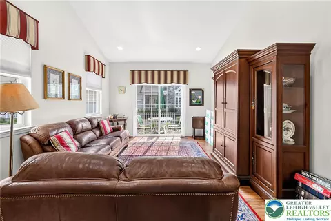 Living - 1862 Gregory Pl, Hellertown, PA 18055 photo 6 of 7