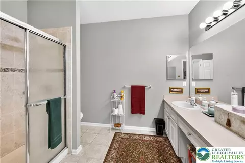 Bath - 1862 Gregory Pl, Hellertown, PA 18055 photo 1 of 2