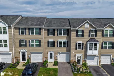 16 Red Rose Ln, Palmer Township, PA 18045