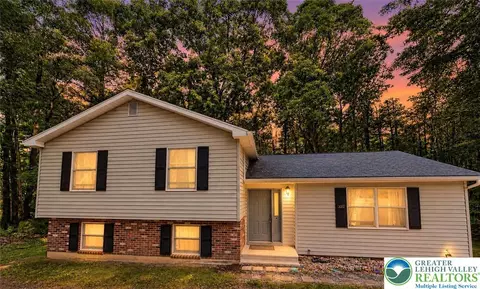 1111 Red Fox Ct, Kresgeville, PA 18333