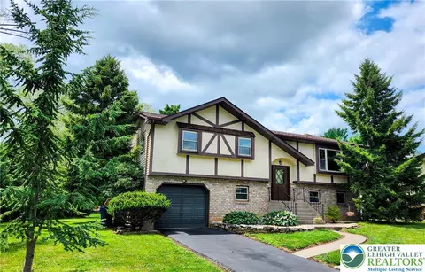 1916 Molinaro Dr, Allentown, PA 18104