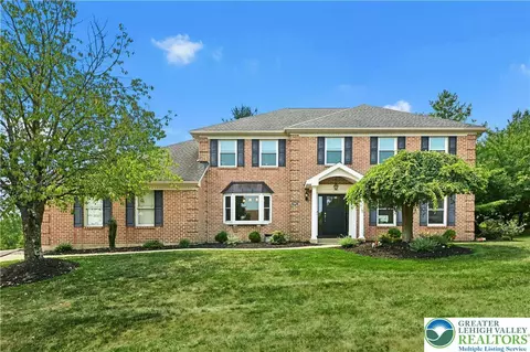 8018 Orchard View Ln, Fogelsville, PA 18051