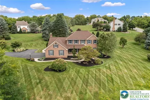 2011 Wooded Ridge Cir, Fogelsville, PA 18051