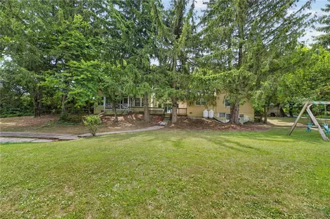 3940 Schneck Rd, Schnecksville, PA 18078