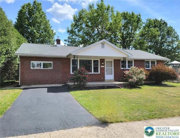 320 E Landis St, Coopersburg, PA 18036