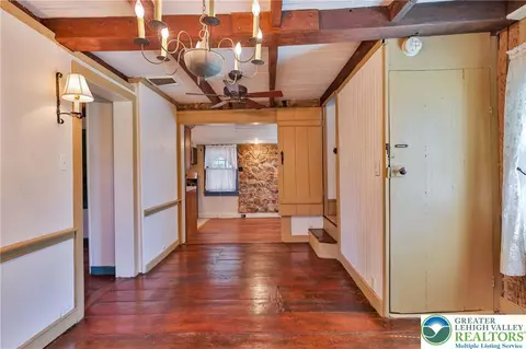 Entry Way - 666 Point Phillips Rd, Bath, PA 18014 photo 5 of 8