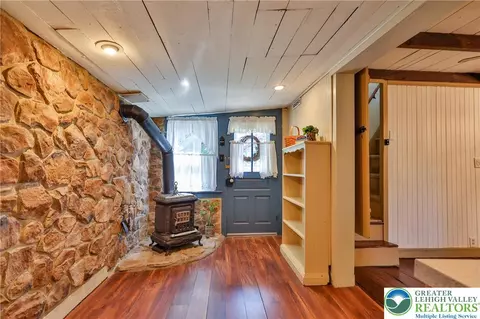 Entry Way - 666 Point Phillips Rd, Bath, PA 18014 photo 1 of 8