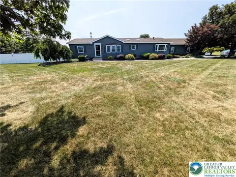317 S Hokendauqua Dr, Northampton, PA 18067