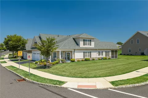 4406 Colonial Ln, Center Valley, PA 18034