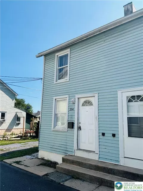 204 Limestone St, Catasauqua, PA 18032
