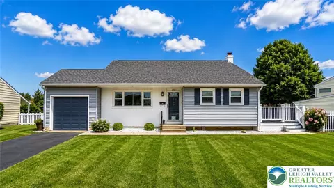 2122 Vista Dr, Bethlehem, PA 18018