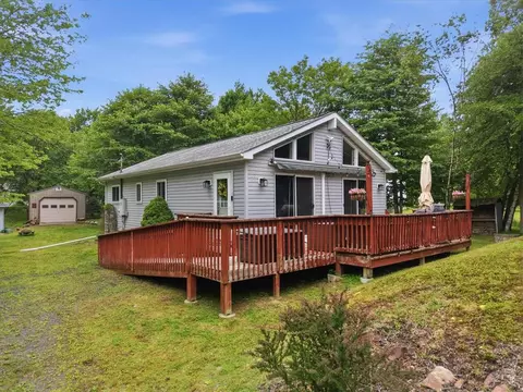 10 Lenape Trl, Albrightsville, PA 18210