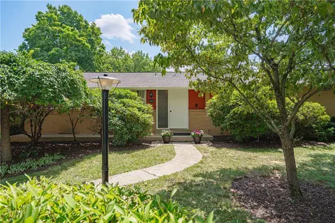 1411 Chippewa Dr, Allentown, PA 18104