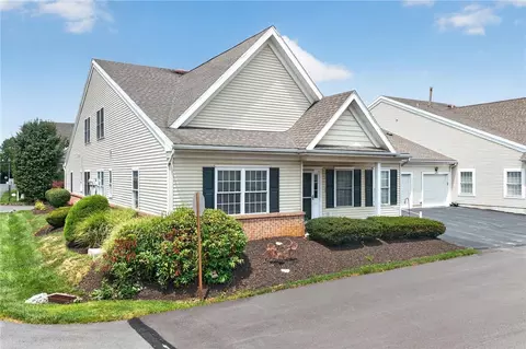 4690 Blue Grass Ln, Macungie, PA 18062
