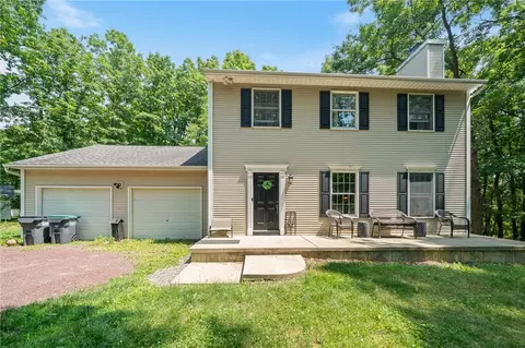 1306 N Rocky Mountain Dr, Effort, PA 18330