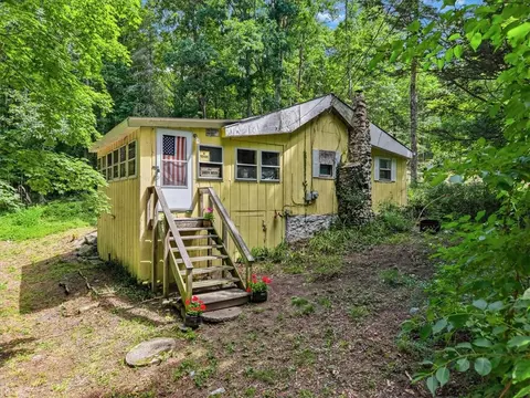 193 Silverlake Rd, Dingmans Ferry, PA 18328
