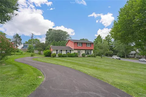 525 Apple Hill Dr, Easton, PA 18040