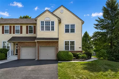 8092 Cross Creek Cir, Breinigsville, PA 18031