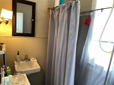 Bath - 57 E Garrison St, Bethlehem, PA 18018 photo 3 of 7