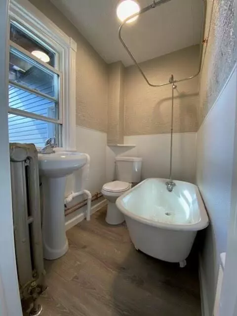 Bath - 57 E Garrison St, Bethlehem, PA 18018 photo 7 of 7