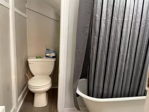 Bath - 57 E Garrison St, Bethlehem, PA 18018 photo 4 of 7