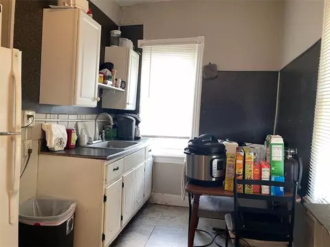 Kitchen - 57 E Garrison St, Bethlehem, PA 18018 photo 5 of 8