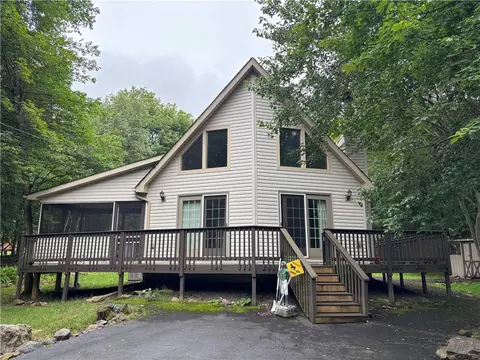 74 Chapman Cir, Albrightsville, PA 18210