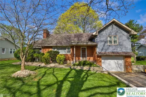 1450 Stones Crossing Rd, Palmer Township, PA 18045