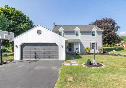 1670 Lamplighter Dr, Macungie, PA 18062