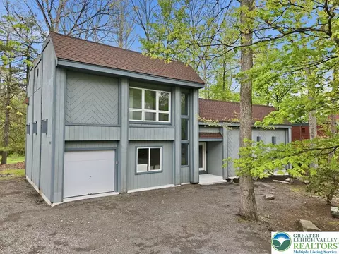 3120 Greenbriar Dr, East Stroudsburg, PA 18301