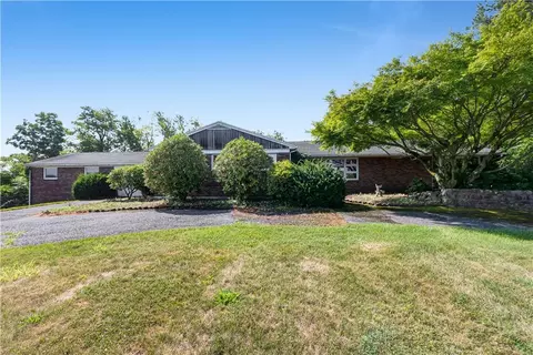 4210 Locust Dr, Schnecksville, PA 18078