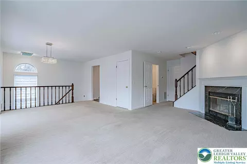 Living - 1981 Willings Ln, Hellertown, PA 18055 photo 4 of 5