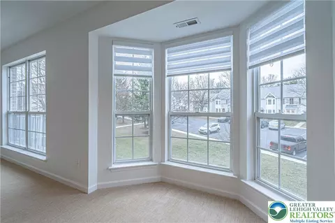 Living - 1981 Willings Ln, Hellertown, PA 18055 photo 2 of 5