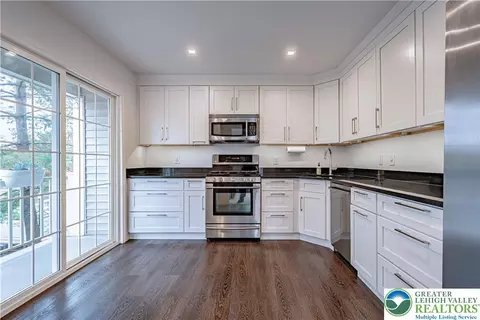 Kitchen - 1981 Willings Ln, Hellertown, PA 18055 photo 1 of 5