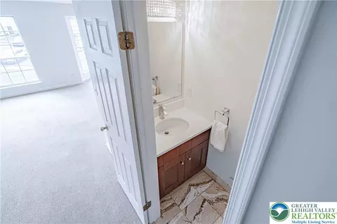 Bath - 1981 Willings Ln, Hellertown, PA 18055 photo 1 of 5