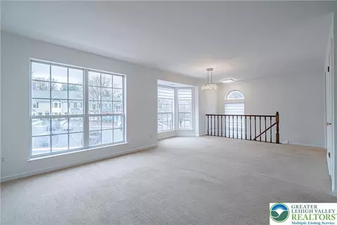 Living - 1981 Willings Ln, Hellertown, PA 18055 photo 3 of 5