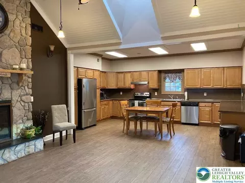 Kitchen - 1981 Willings Ln, Hellertown, PA 18055 photo 5 of 5