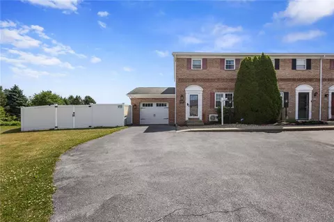 4910 Shawnee Ct, Schnecksville, PA 18078