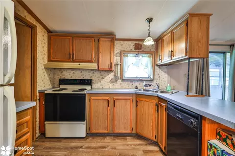 Kitchen - 94 Juniper Ct, Bath, PA 18014 photo 2 of 4