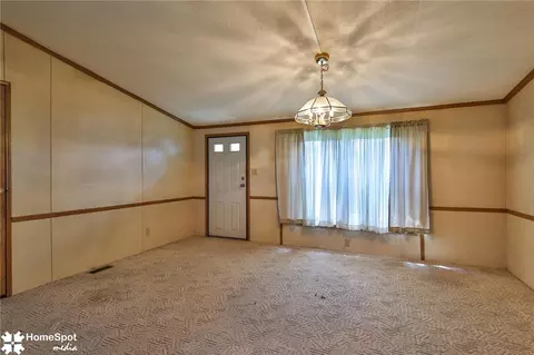 Living - 94 Juniper Ct, Bath, PA 18014 photo 3 of 7